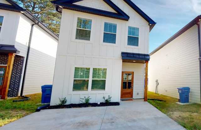 Charming 3-Bedroom Home in the Heart of Clarksville – Nashville Style Living! - 191 Fairview Lane, Clarksville, TN 37040