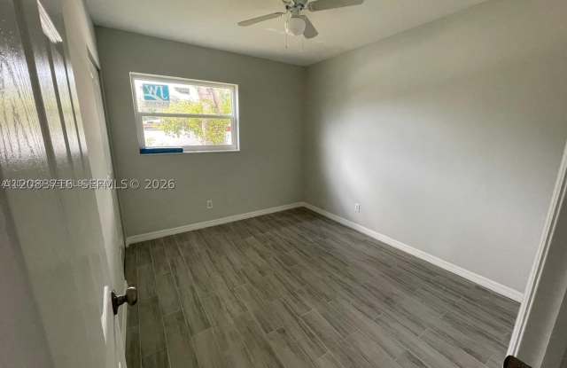 3921 SW 31st Dr Gallery 4
