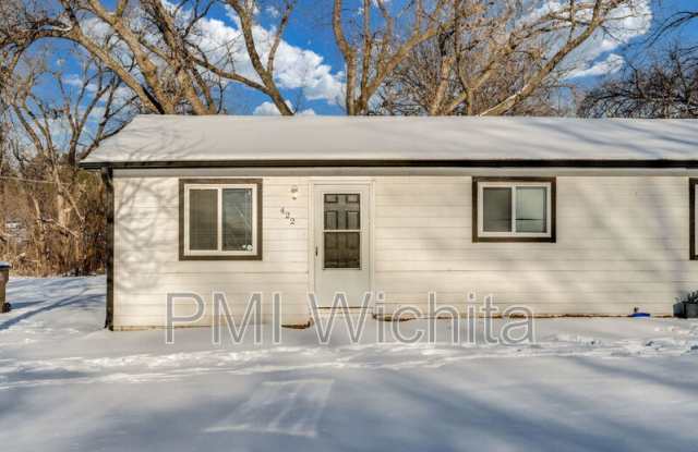 422 West Mahoney Drive - 422 West Mahoney Drive, Derby, KS 67037