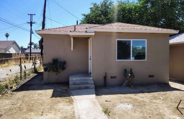1 Bedroom Home available in Oildale! Gallery 3