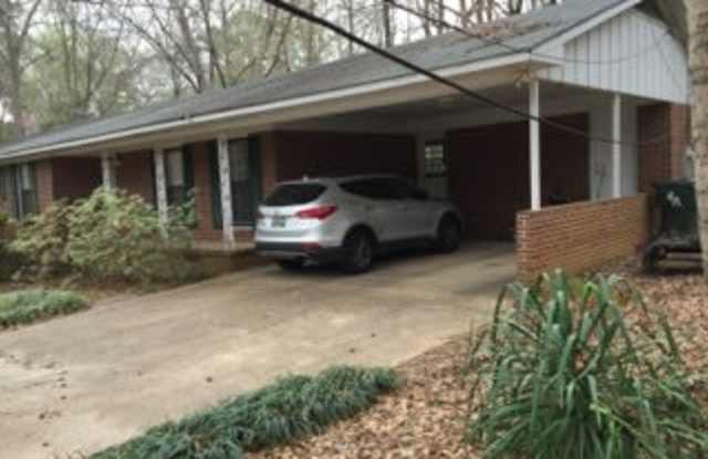 Charming Auburn Home with Space, Comfort & a Prime Location! Gallery 3