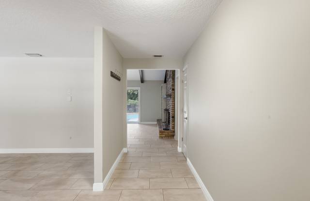325 W Hornbeam Dr Gallery 4
