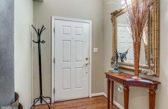 43726 CLEAR LAKE Square Gallery 4