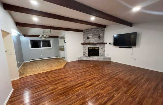 Well cared for 3 bedroom/ 2 bathroom Ranch Style home in Palmer with fenced in back yard and 2 car garage!! Gallery 3