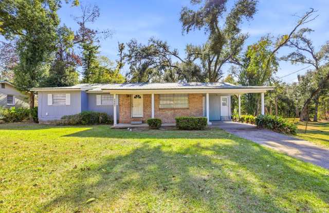 4 Bedroom House with Huge Yard - 1907 Crabapple Drive, Tallahassee, FL 32304