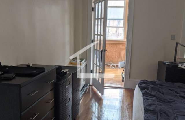 Nice 2 bed with office Gallery 4
