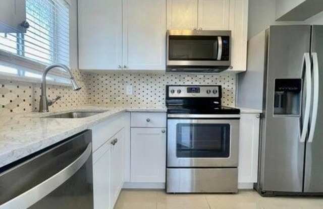 1410 S Federal Highway unit: 108 photos photos