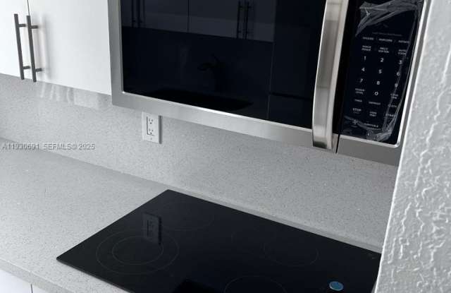 1131 SW 7th St photos photos