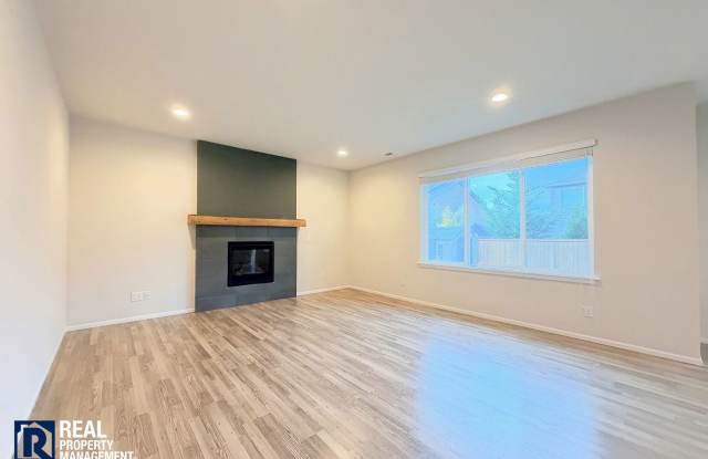 Spacious 5-Bedroom Puyallup Home with Bonus Room & Fully Fenced Yard! Gallery 4