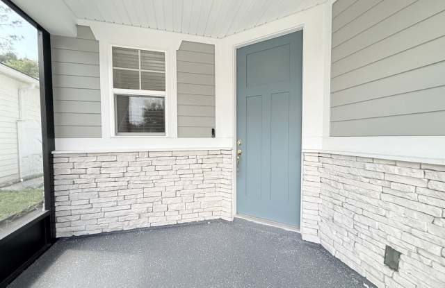 Bright & Spacious 4BR Home with Screened Porch & Paver Patio Gallery 3