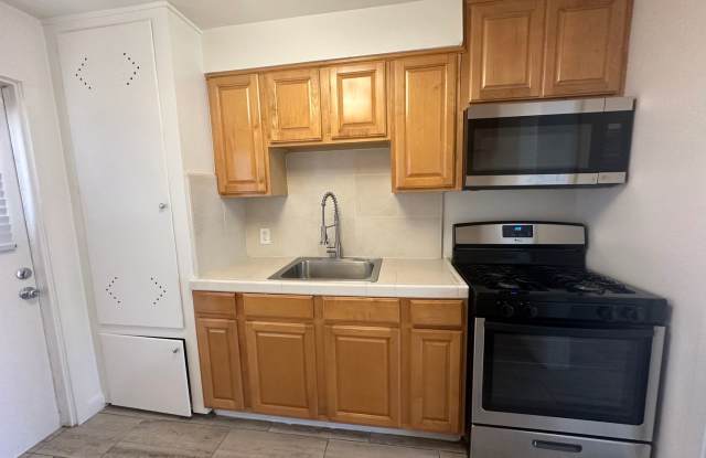 Newly Remodeled 1 Bedroom Gallery 2