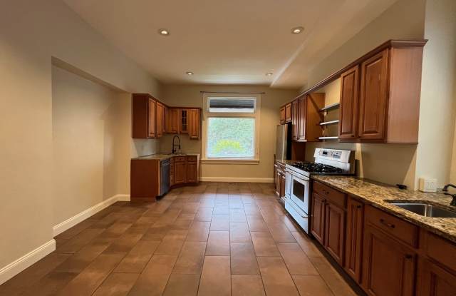 347 Stratford Avenue #1 Gallery 3
