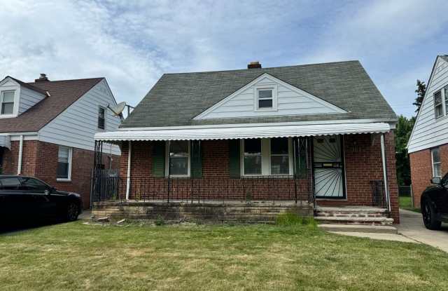 18313 Waterbury Ave. photos photos