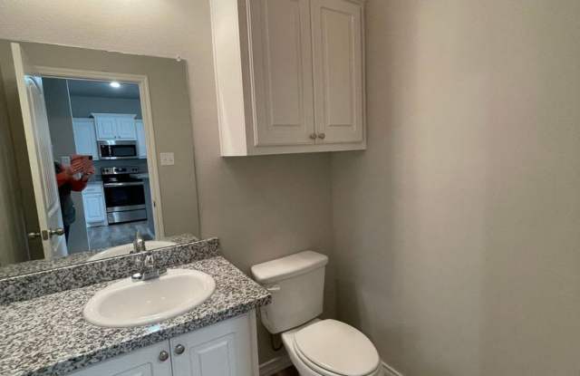 FABULOUS TOWNHOME IN NW LUBBOCK - 3B/3.5B/2G Gallery 2