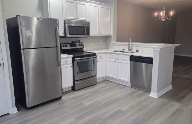 4439 Southwest 49th Avenue - 1 Gallery 2