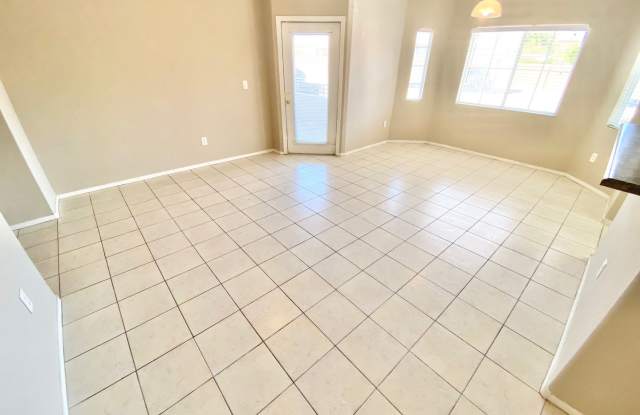 **WONDERFULL SPACIOUS 2 BEDROOM CONDO!!! ** Gallery 1