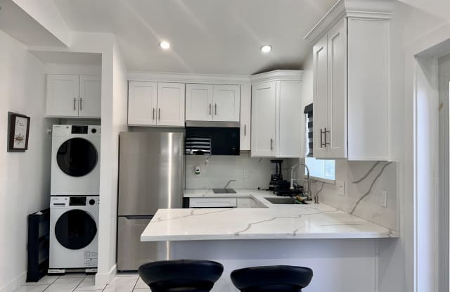 7013 Bellaire Avenue photos photos