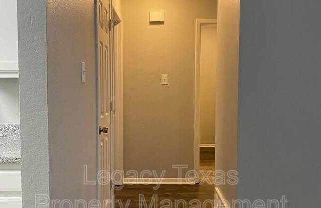 1302 Berry Dr Gallery 2