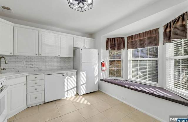 2198 Kent Court Gallery 4