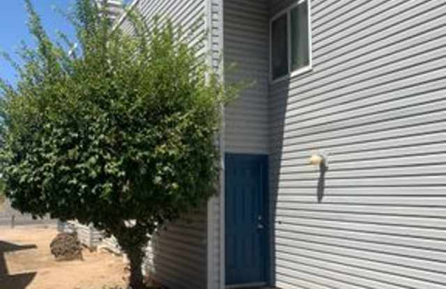 Lovey Townhome In Clovis! - 1509 Willow Avenue, Clovis, CA 93612