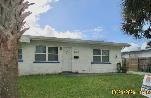 Your Daytona Beach Home—with Room to Enjoy the Outdoors! 3 Bedrooms | 2 Bathrooms Gallery 1