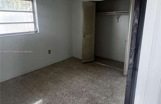 619 SW 11th Ave photos photos