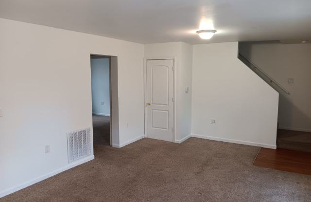 For Rent: 4-bedroom 2-bathroom single family home! Available NOW! photos photos