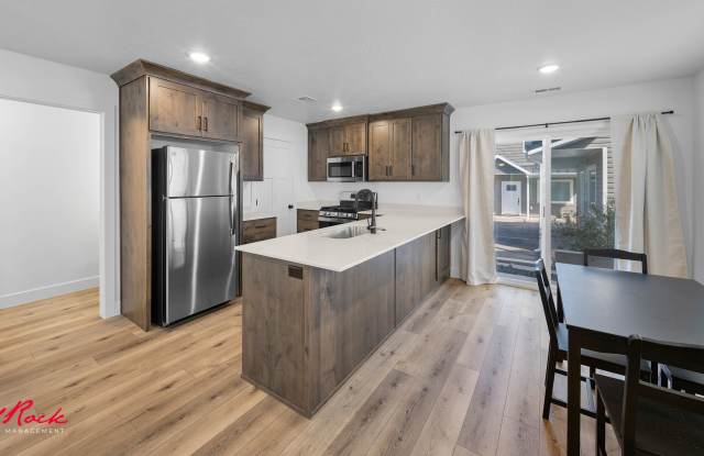 Move in Special! $800 off First Full Month's Rent! photos photos