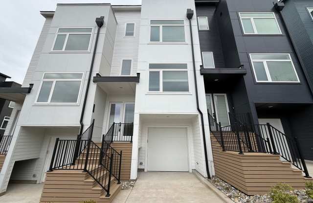 **OFFERING RENT PROMOTION FOR THE FIRST 6 MONTHS** Luxurious New Construction 4BD, 4BA Downtown Raleigh Townhome with Rooftop Terrace photos photos