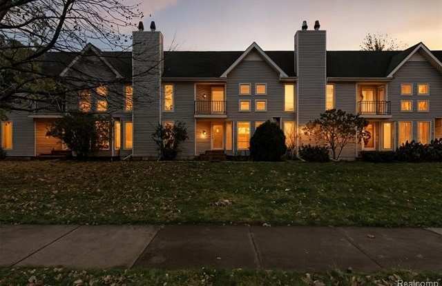 5186 E 14 Mile Road - 5186 East 14 Mile Road, Warren, MI 48092