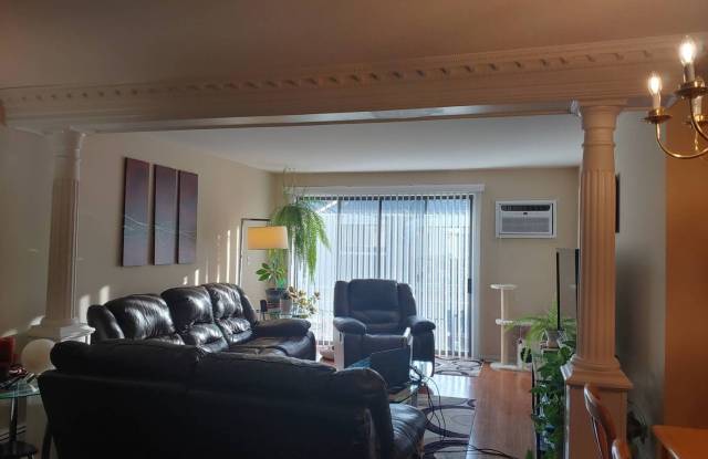 2 Bedroom Condo for Rent near Cumberland Blue Line! photos photos