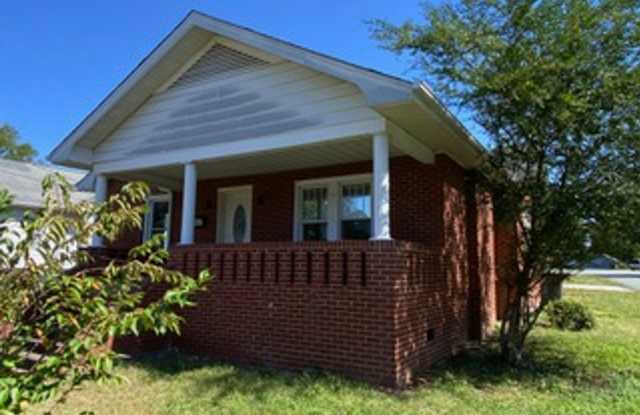 3 bedroom in historic West Burlington Gallery 1