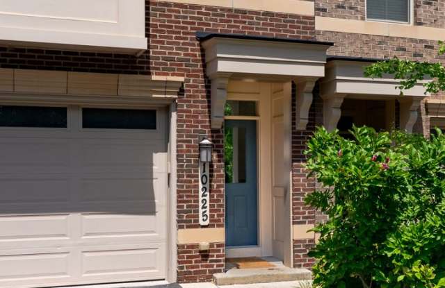 4 Bed 3 Full 2 Half Bath Townhome in Travilah Station Gallery 4