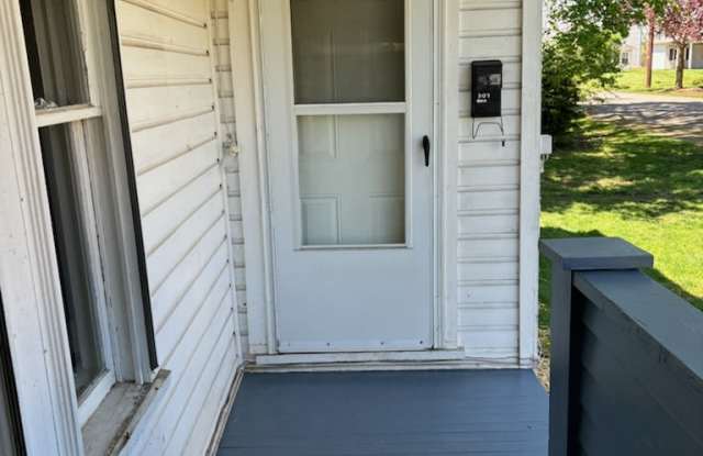 304 South Wood Street - 3 photos photos