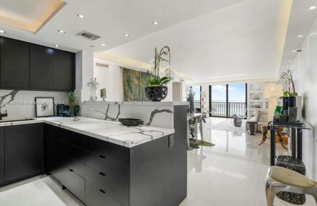 2625 Collins Avenue photos photos