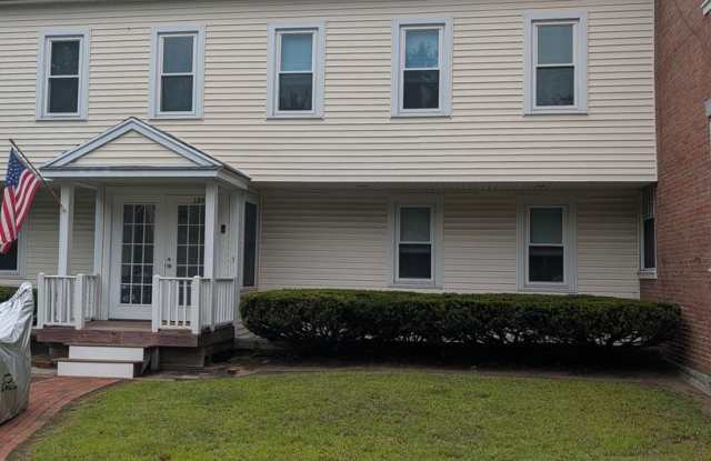 Beautiful & Spacious 3-Bedroom, 1.5-Bath Condo – Available October 1st! Gallery 1