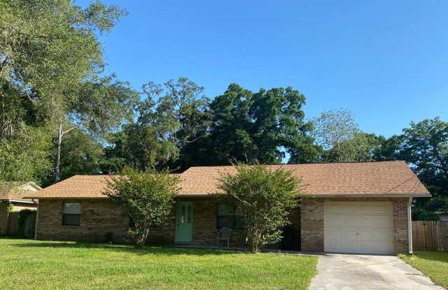 AVAILABLE BY JULY 1ST-GREAT 3/2 HOME IN DESIRABLE LOCATION photos photos