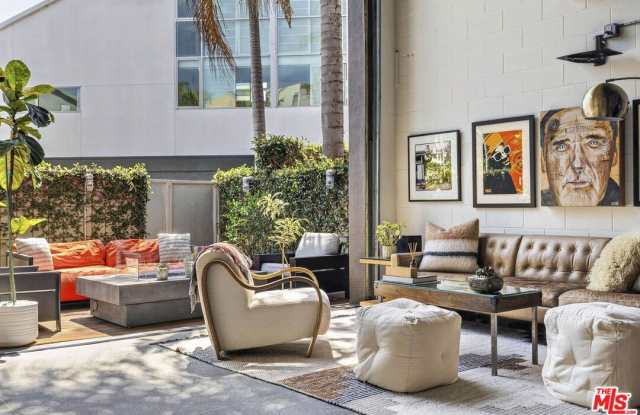2120 Narcissus Ct Gallery 1