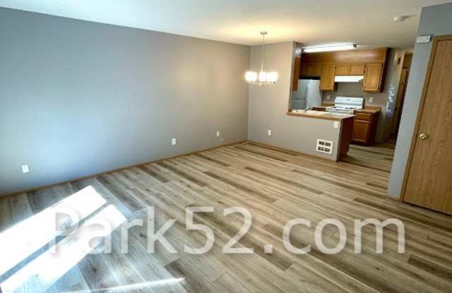 $250 Off the First Full Month!  2 Bedroom University Place Townhome Gallery 4