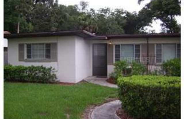 2 Bedroom 1 Bath Duplex For Rent at 301 Stewart Avenue Deland, FL 32720 - 301 Stewart Avenue, Volusia County, FL 32720