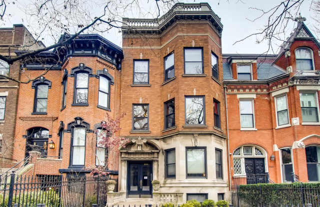 544 W Fullerton Parkway - 544 West Fullerton Parkway, Chicago, IL 60614