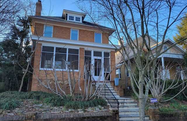 An exceptionally large and well-appointed 1BR 1BA with ALL utilities near Georgetown photos photos