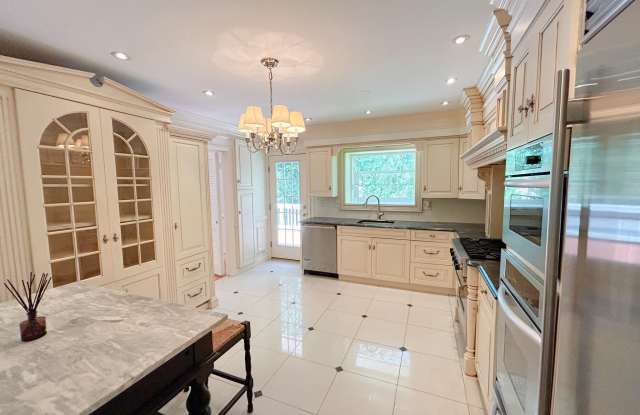 1435 HIGHWOOD DRIVE Gallery 2