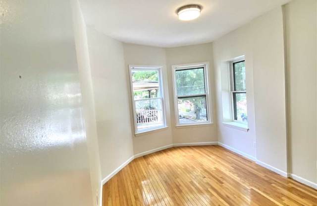 147 S PERRY - APT 2 ST Gallery 2