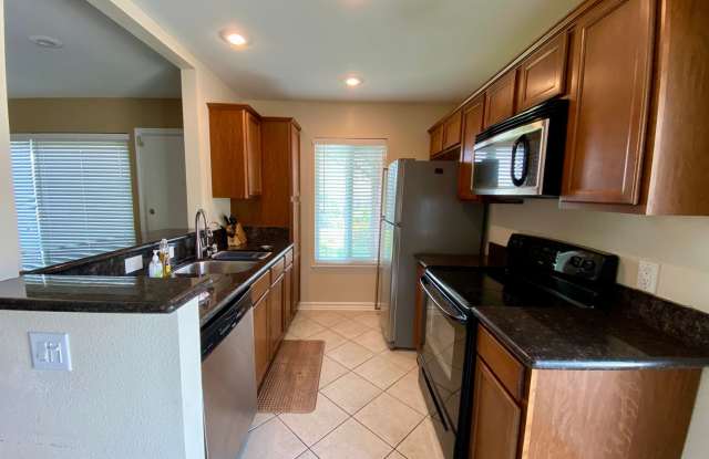 2 Bed, 1 Bath Condo with a view of the hills! photos photos