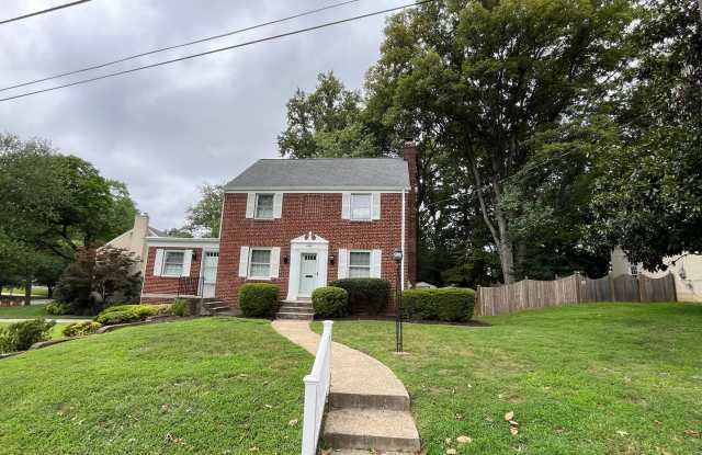 CHARMING COLONIAL IN KENSINGTON  CLOSE TO NIH JOINT BASE BETHESDA Gallery 1