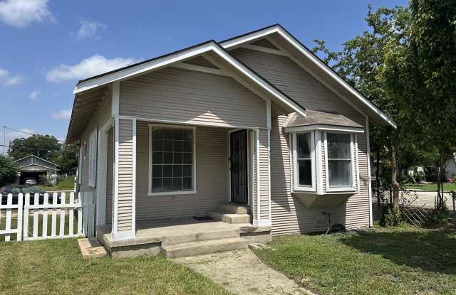 2331 S Hackberry St photos photos