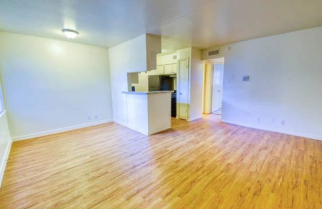 1052 E 45th St photos photos