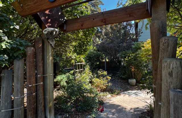 Charming 3-Bedroom in a Great Location photos photos