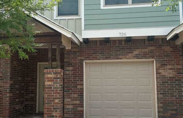 3 Bedroom Townhome with ALL APPLIANCES at a great price!! photos photos